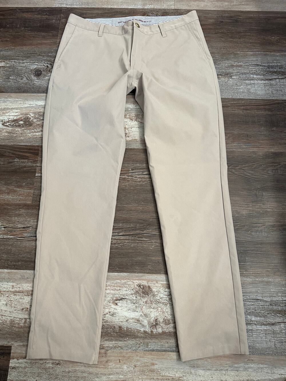 Rhone light beige khakis men’s size 35X32 EUC GOLF Athleisure Business casual